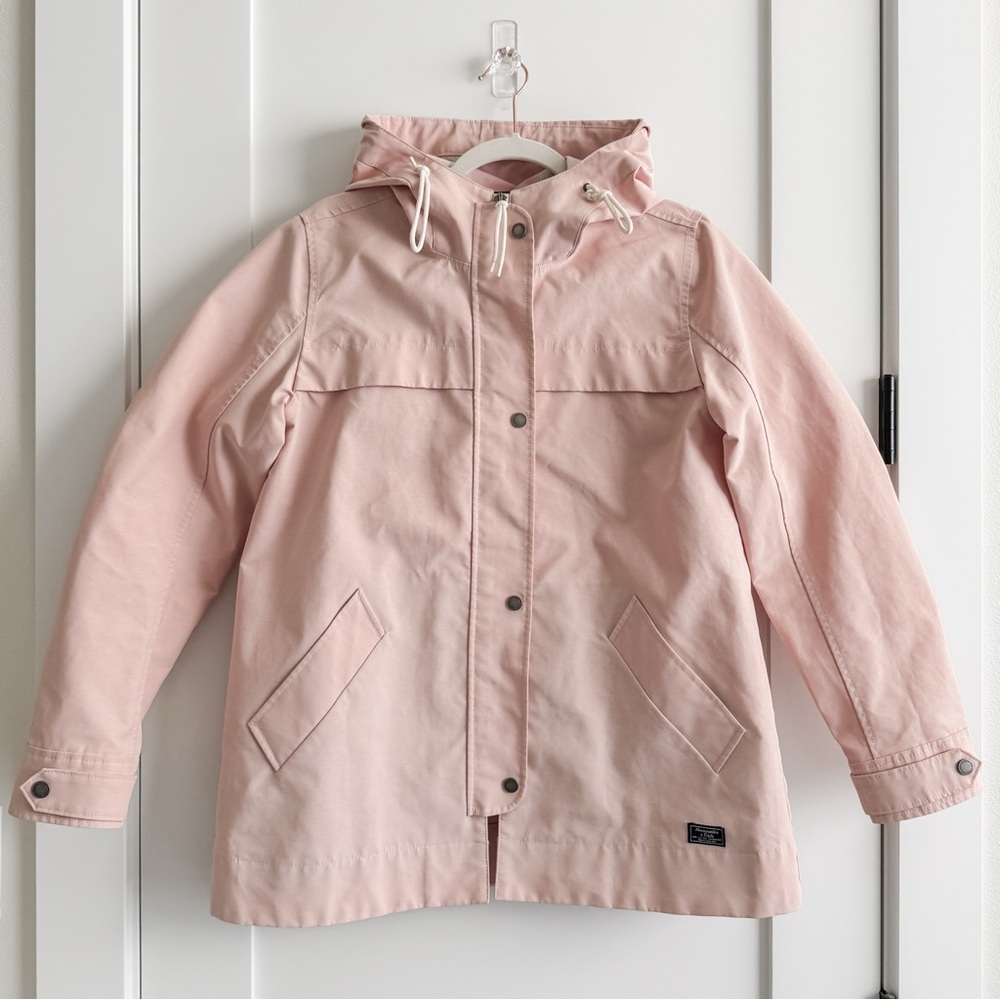 Abercrombie & Fitch Classic Rain Jacket in Blush Pink - Picture 2 of 12